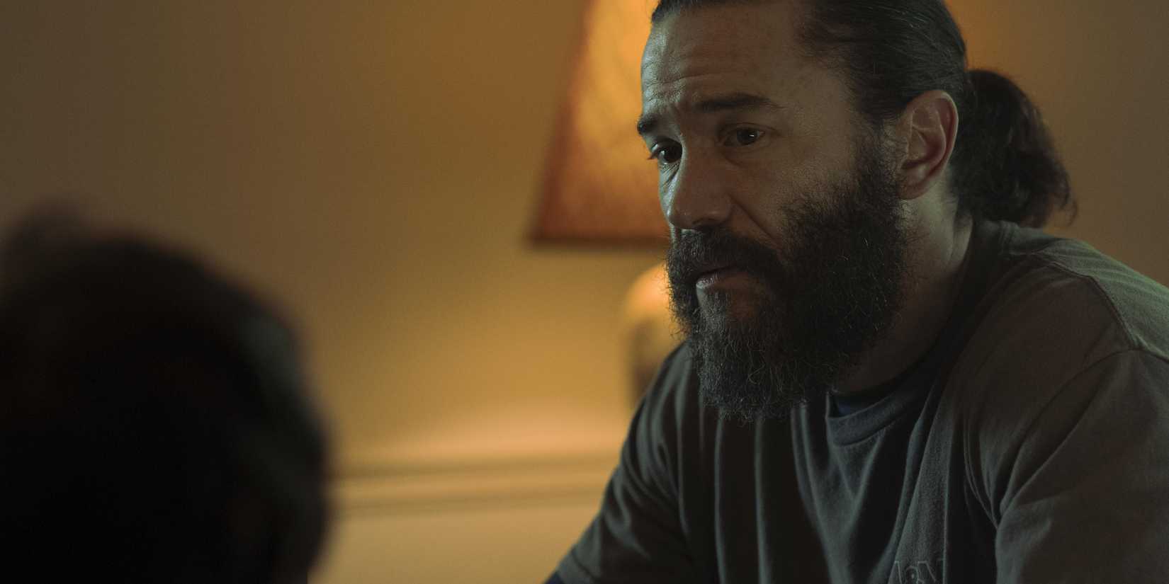 Robbie looking at a child in Task